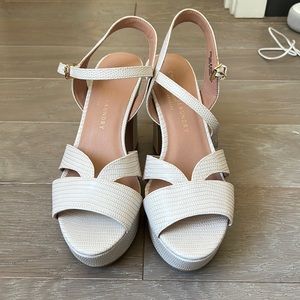 NWOT Chinese laundry platform heel